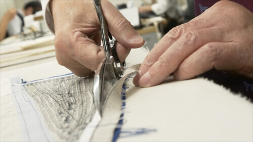 エイワ縫製（エイワ株式会社）は、銀座英國屋100%出資の、世界最大級の縫製工房です。