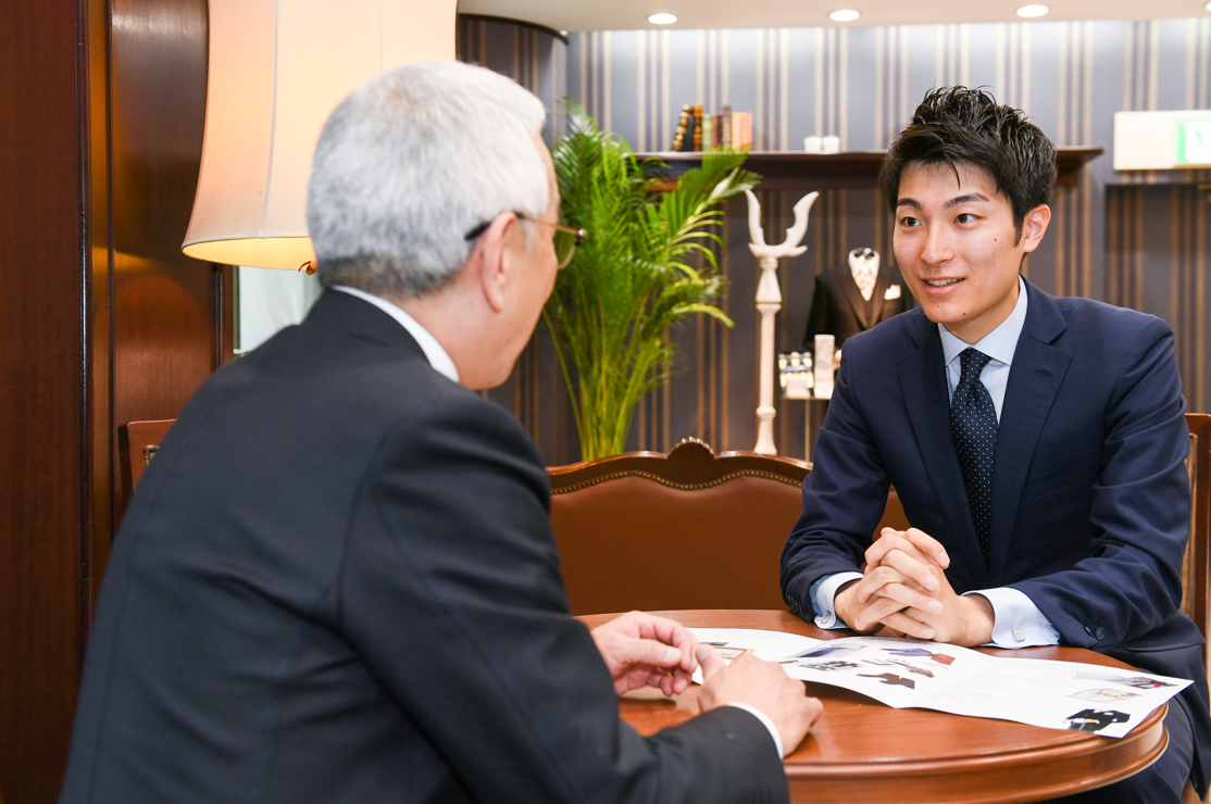 接客・織田さん.png