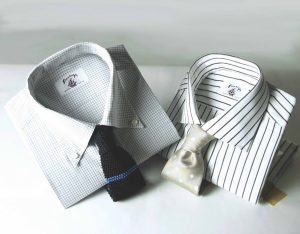 ボタンダウンシャツとは?着こなしの注意点とオススメのコーデを紹介、ボタンダウンシャツと相性のよいアイテム、ニットタイ