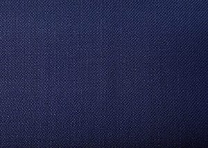 無地のスーツをおしゃれに着るには？印象UPできる色とコーデ例を紹介、無地スーツの特徴、生地のクオリティで違いが出やすい、リバーテムズ
