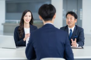 ビジネスマンの服装はどう選ぶ?今すぐ真似できるコーデ例10選、ビジネスマンの服装規定について、会社の雰囲気にふさわしいか