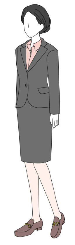 スーツ姿を格上げするスカート丈の選び方！品格ある着こなし3選、品よく見せる！スカートスーツの着こなし3選、ミディアムグレージャケット×スカート×淡いピンクシャツ×ブラウンローファー