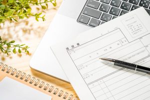 履歴書の証明写真に適した服装は?スタイリスト厳選のコーデ例4選、証明写真の基本的なルール、Web履歴書の場合の服装は?