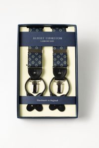 スーツに合わせるサスペンダーの選び方!付け方と着こなし例を紹介、サスペンダーとは