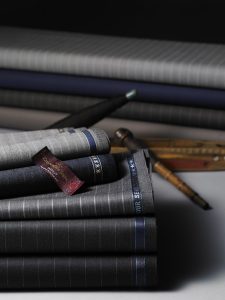 メンズ向けオーダージャケットの魅力は?オーダージャケットの価格が決まる要素、素材の違い